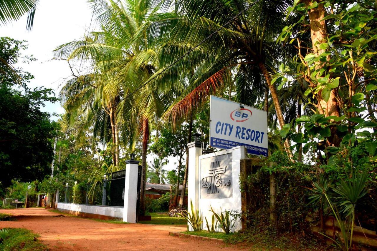 S P City Resort Anuradhapura Kültér fotó